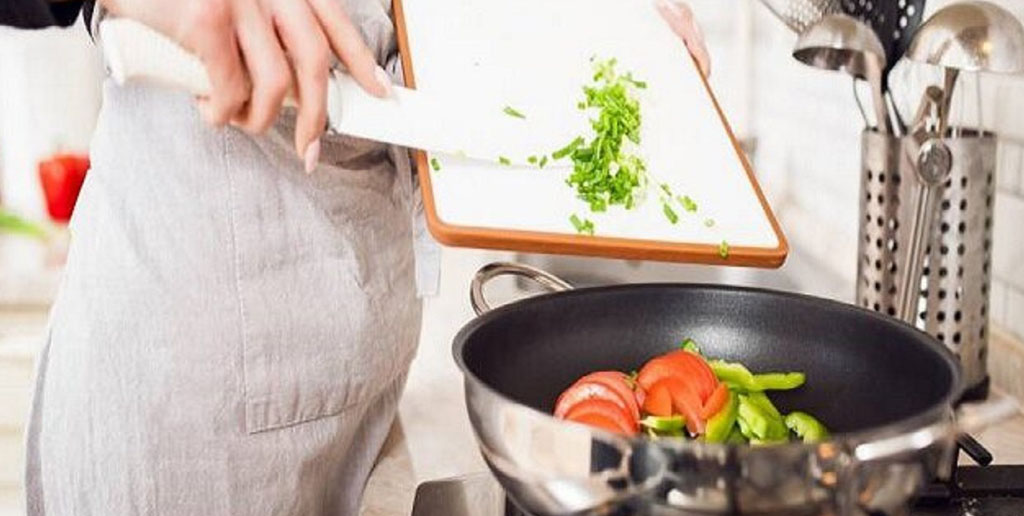 ۱۳ ترفند آشپزی برای سالم‌تر کردن غذا‌ها