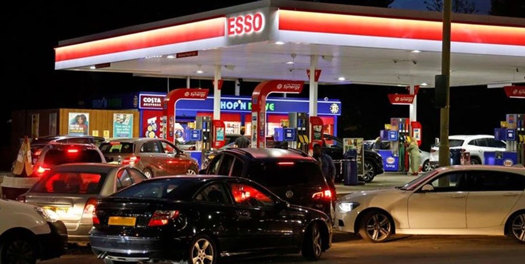 مقابله ارتش انگلستان در برابر بحران بنزین در این کشور !