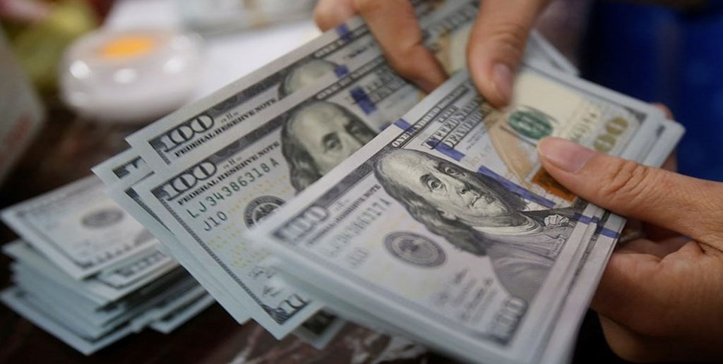 بازگشت دلار به کانال ۲۲ هزار تومانی/ همه فروشنده شدند