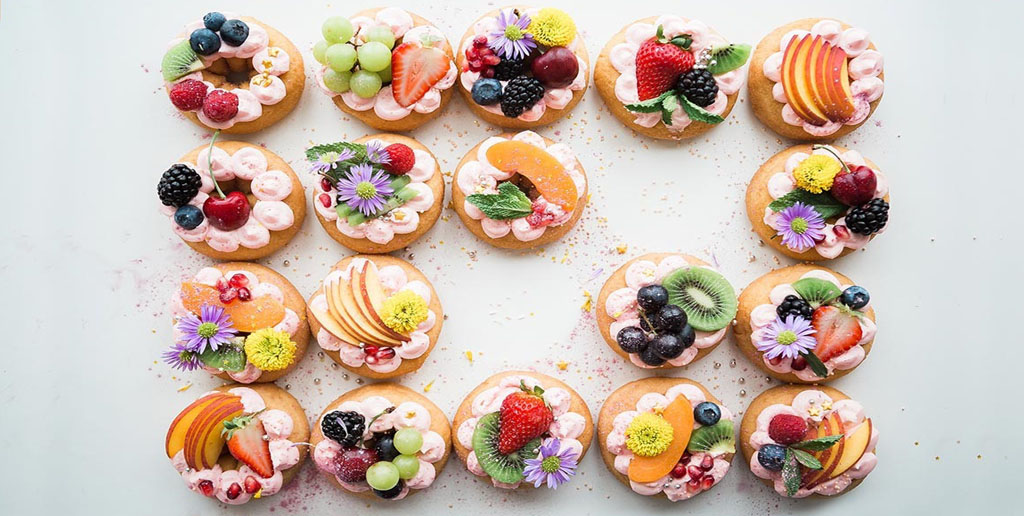 ۱۰ گل خوراکی برای تزیین غذا