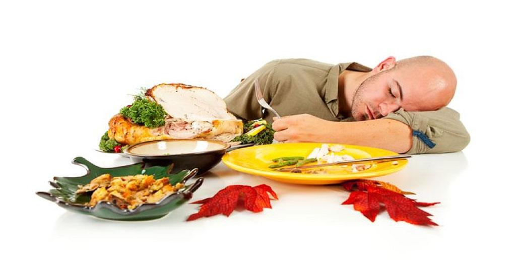 خوردن این 10 خوراکی قبل از خواب بسیار خطرناک است!