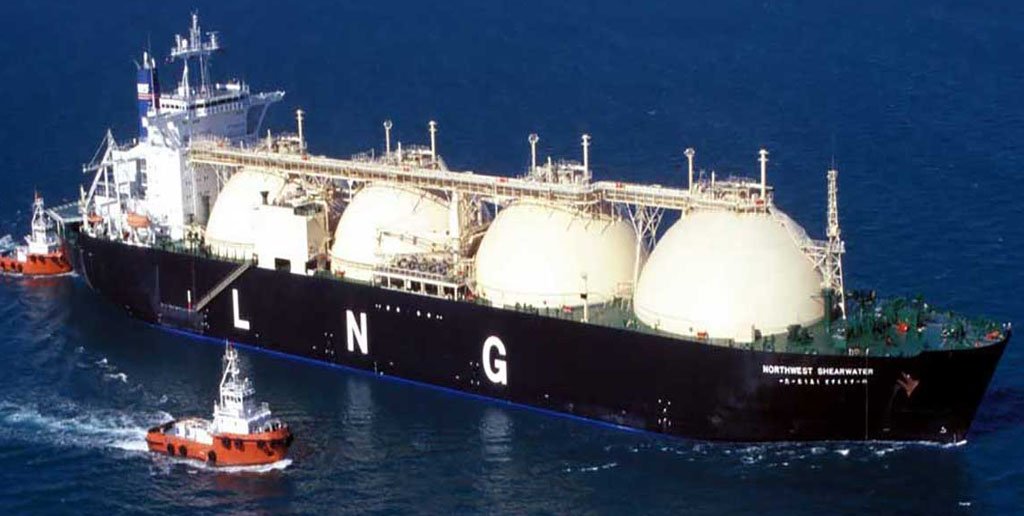 انگلستان به دلیل تداوم بحران انرژی در قاره اروپا در اندیشه واردات گاز طبیعی از کشور قطر است