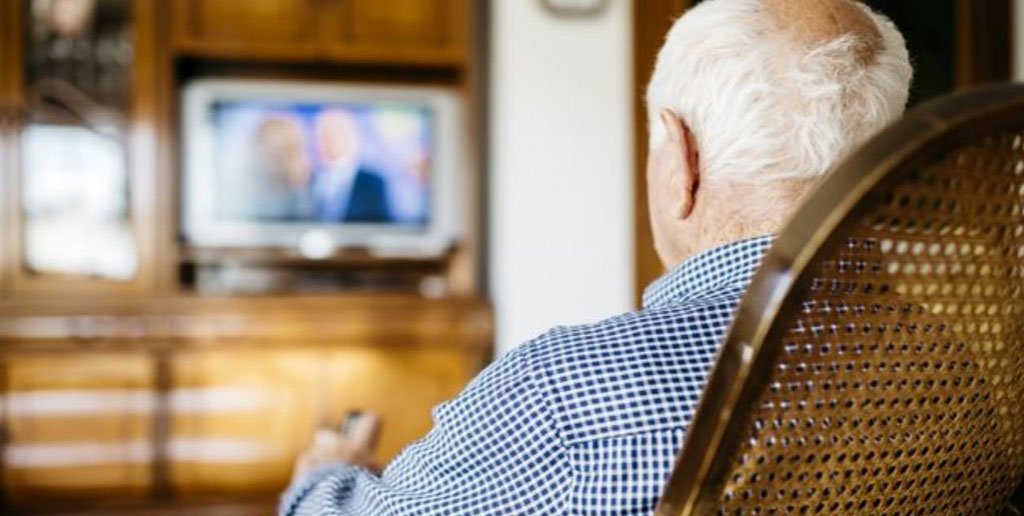 تماشای بیش از اندازه تلویزیون خطر بروز سکته مغزی را افزایش می دهد !