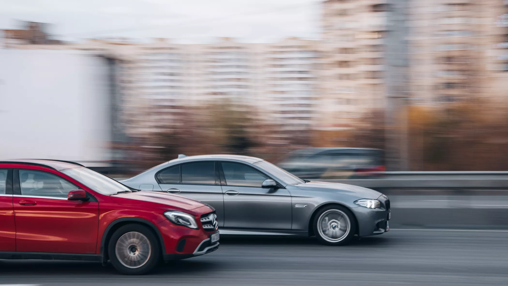 عقب‌نشینی اروپا از ممنوعیت کامل خودروهای بنزینی؛ آینده صنعت خودرو هنوز تمام‌ برقی نیست!