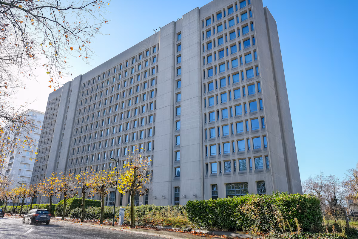 اشغال ساختمان سابق کمیسیون اروپا در بروکسل توسط صدها نفر