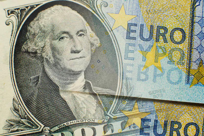 رکورد شکنی تاریخی یورو در برابر دلار!